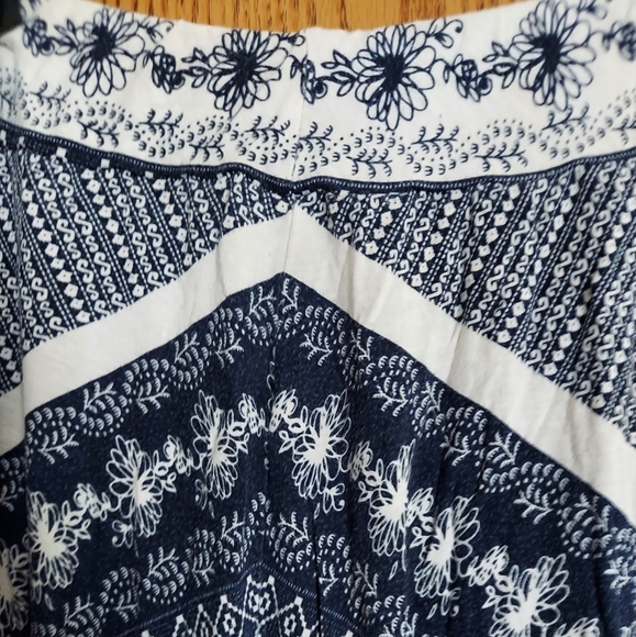 3/$25 Maxi Skirt PXL Blue/White - Picture 4 of 5